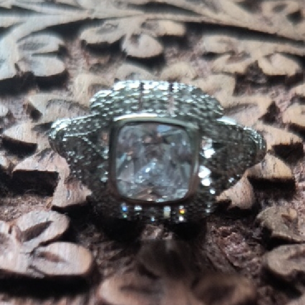 Stunning Silver Women's Ring with Crystal Accent